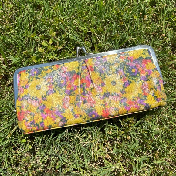 HOBO Handbags - Hobo Lauren Daisies Floral Kiss Lock Clutch Wallet